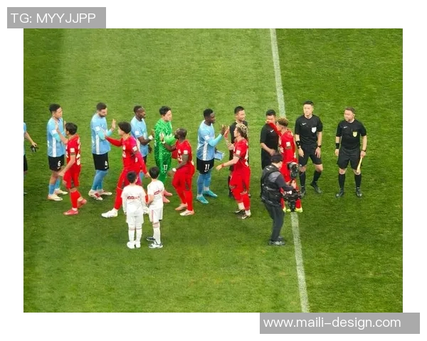 士兵足球的团结与拼搏精神在战场与球场上的完美交融